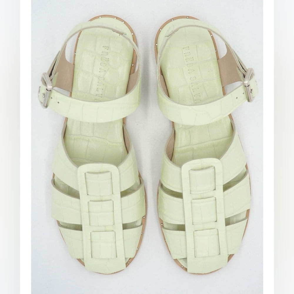 Freda Salvador Sera fisherman Sandals, pistachio croc, size 7